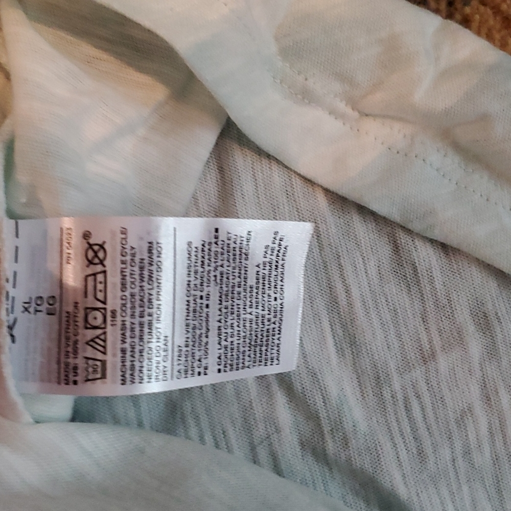 Old Navy Tee Shirt XL - Picture 4 of 7